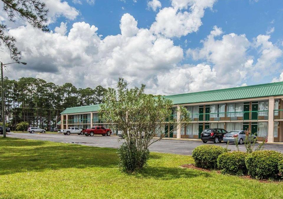 Douglas Cabin | Econo Lodge Douglas
