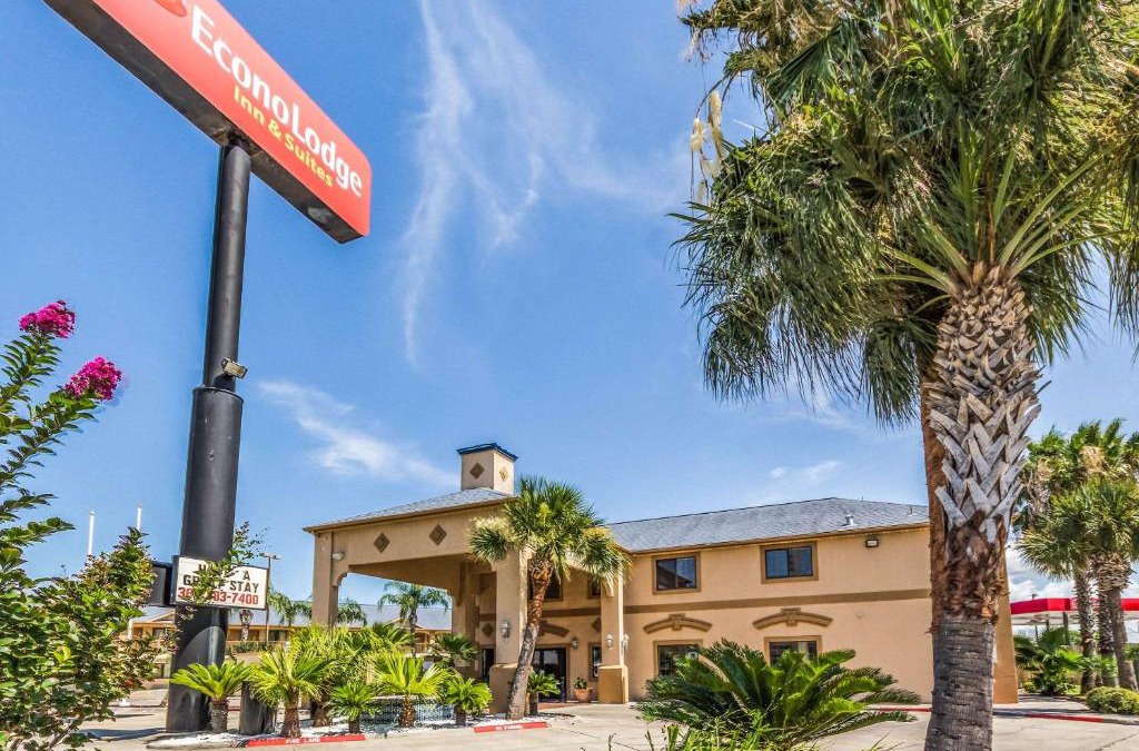 Central City Hotel | Econo Lodge Inn & Suites Corpus Christi