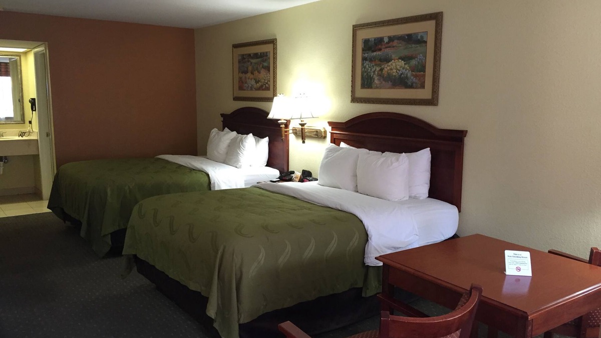 Eagle Pass Hotel | Econo Lodge Inn & Suites Eagle Pass