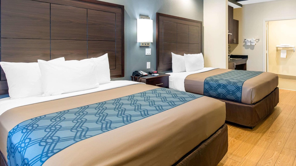 Barker Hotel | Econo Lodge Inn & Suites Houston Willowbrook