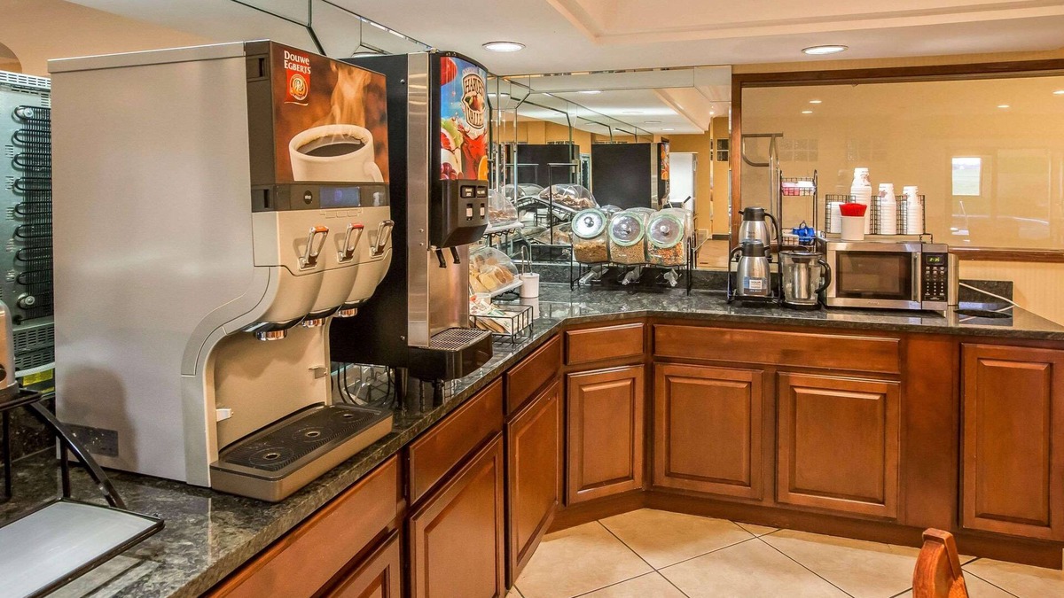 Monroe Hotel | Econo Lodge Inn & Suites Monroe