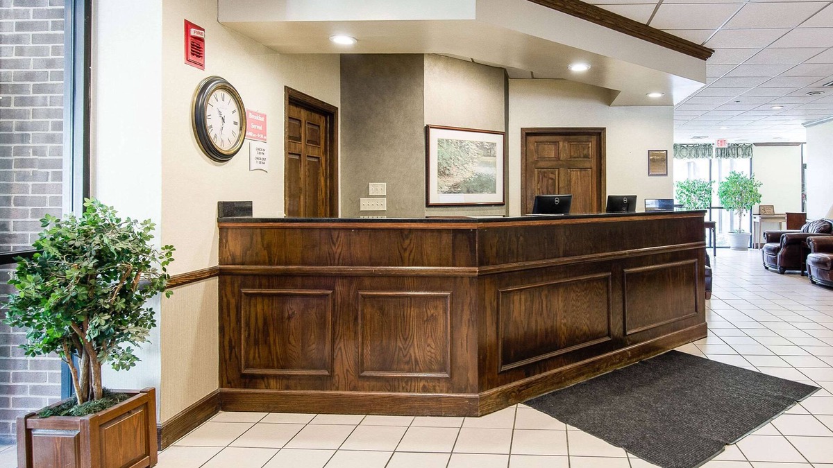 Norton Hotel | Econo Lodge Inn & Suites