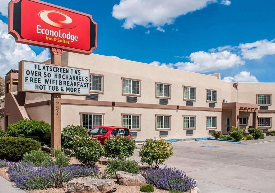 Southside Hotel | Econo Lodge Inn & Suites
