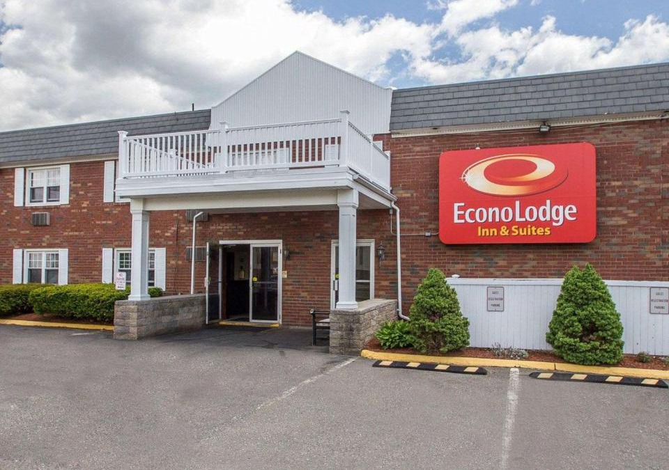 Windsor Locks Hotel | Econo Lodge Inn & Suites Windsor Locks Bradley Airport