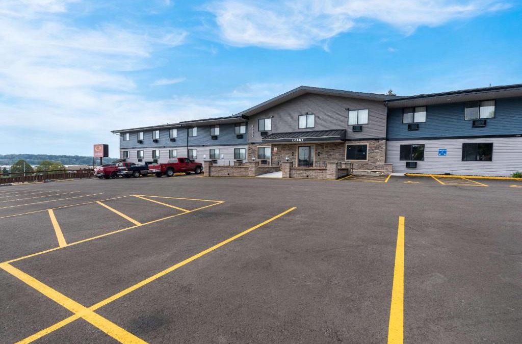 Madison Cabin | Econo Lodge Madison East