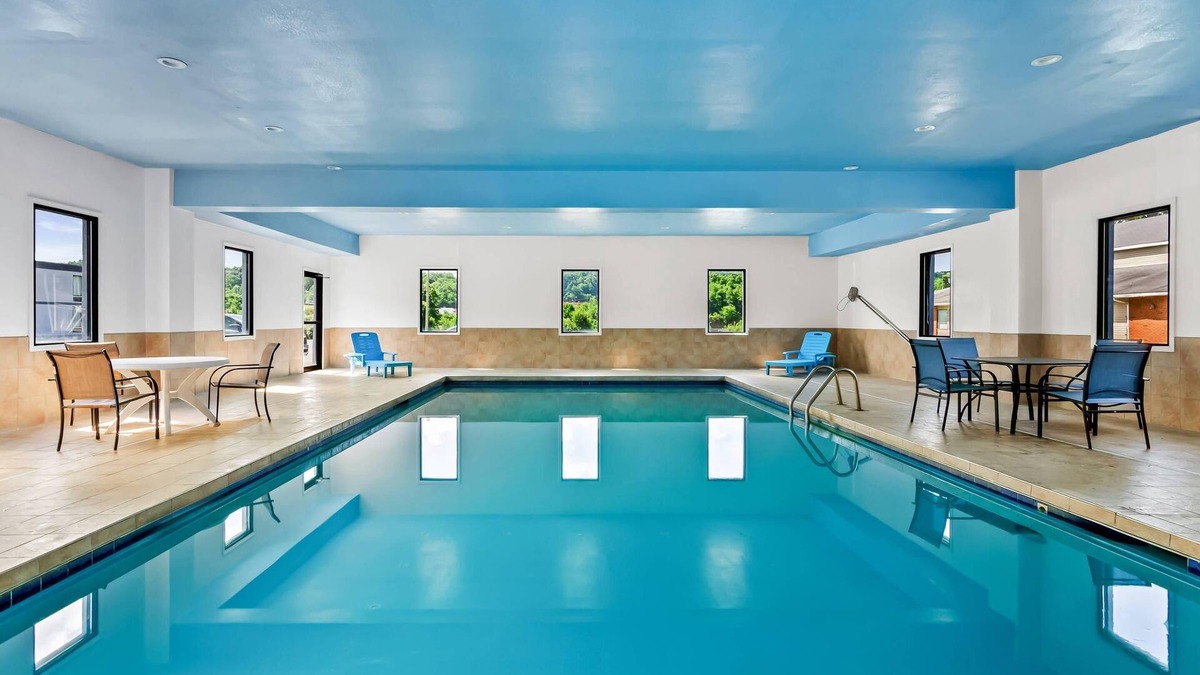 Bradley Hotel | Econo Lodge Mt. Hope - Beckley