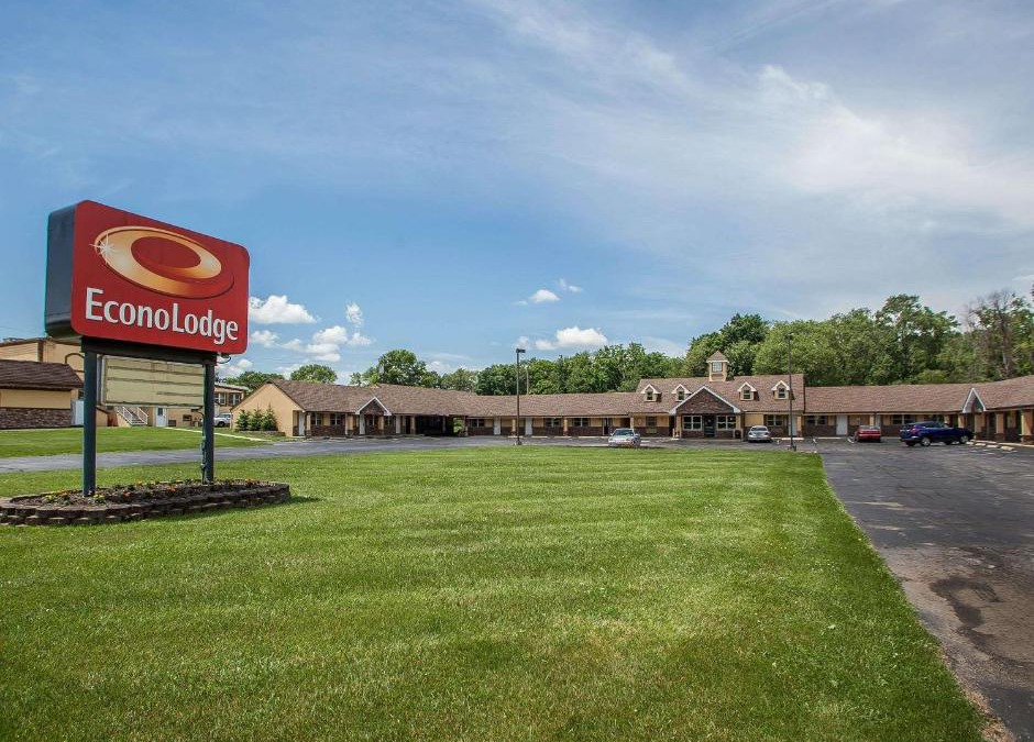 Newton Cabin | Econo Lodge