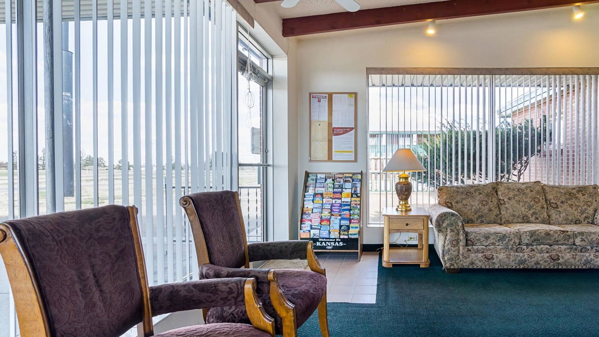 Wa Keeney Hotel | Econo Lodge