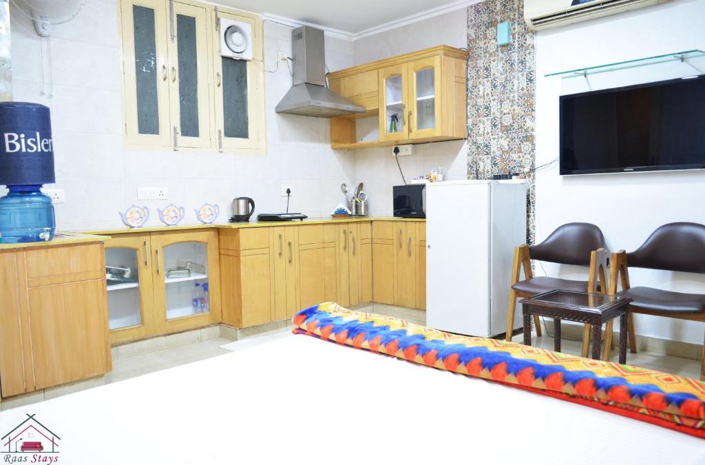Greater Kailash Apartment | Economical Cozy 1BHK Prime Location South Delhi 1
