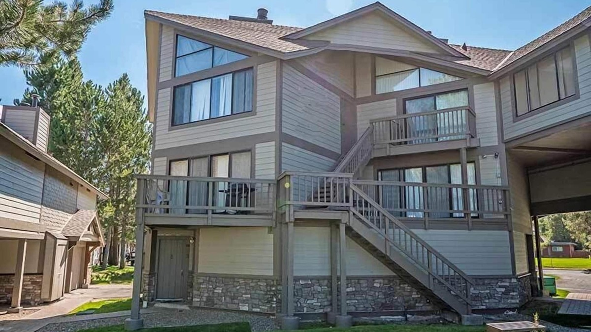 Tahoe Keys Condo | Economical Waterfront Condo for 6 with Great Views of the Marina - 86A~