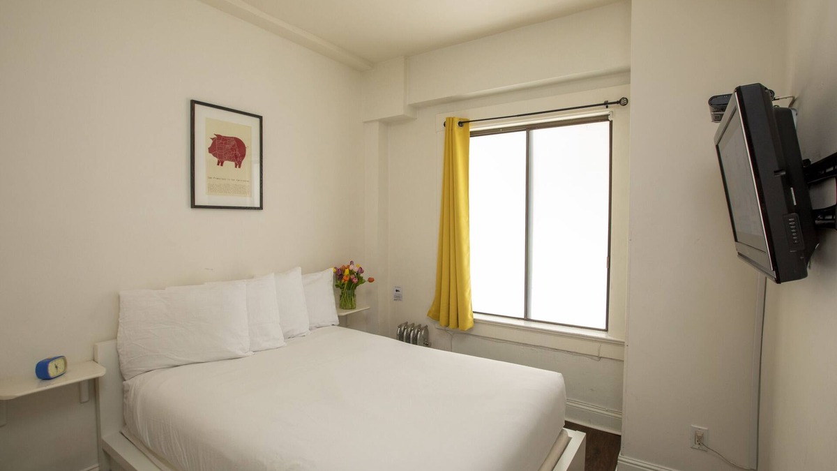 Civic Center Hotel | Economy Double Room with Private External Bathroom