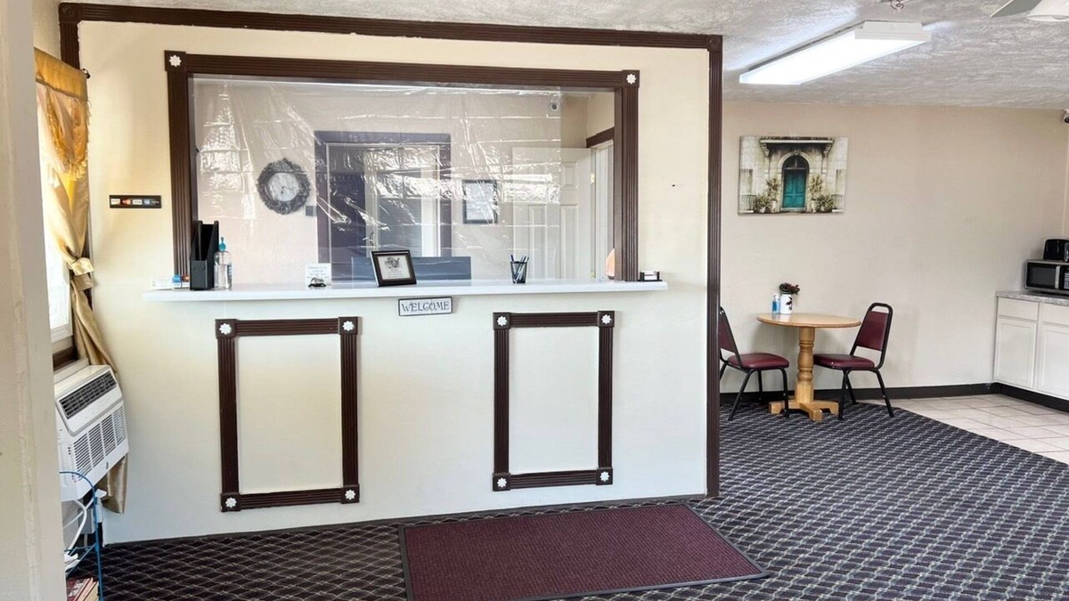 McCook Hotel | Economy Inn