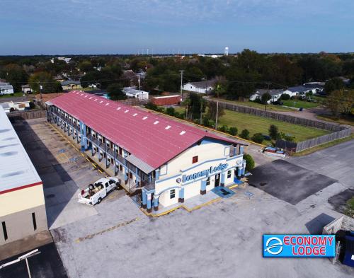 Texas City Hotel | Economy Lodge Texas City Refinery