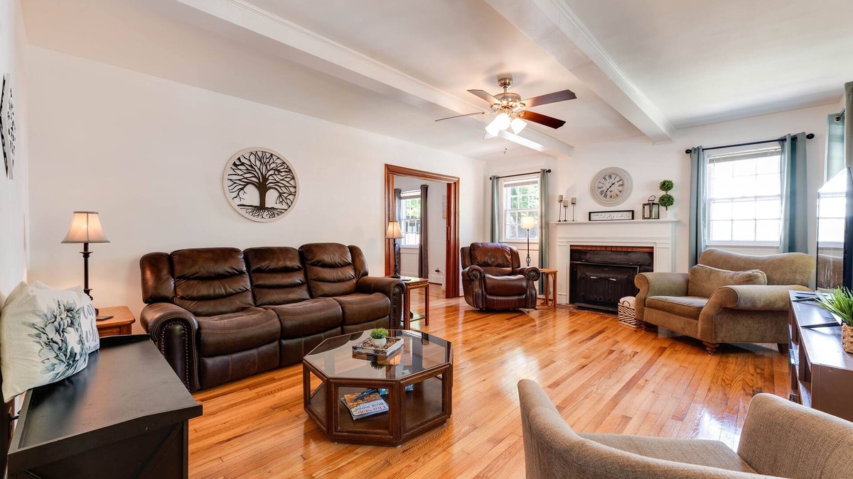 Greenville House | ECU Stadium & Stallings Stadium are walking distance from this charming home