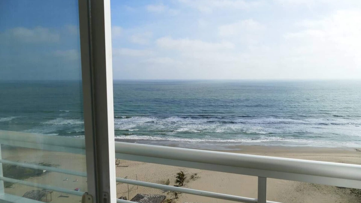 El Arenal Apartment | Ecuabook Departamento Familiar balcon vista Mar y Playa 305