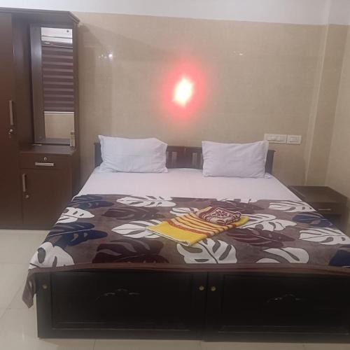 Muvattupuzha Hotel | Edayattu Arcade Golden Tourist Home