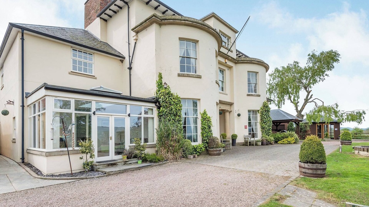 Kingswood Cottage | Edderton Hall Country House