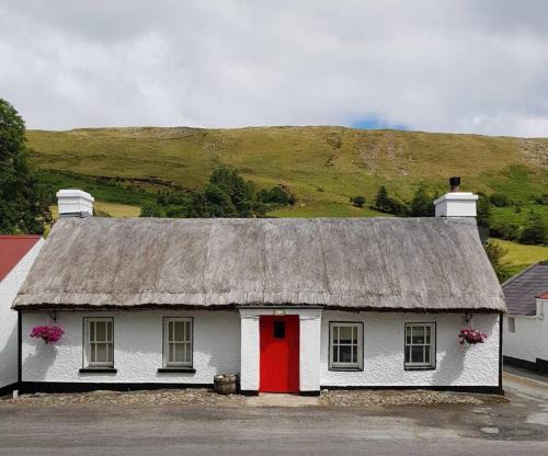 Inishowen Apartment | Eddie's Thatched Roadside Cottage