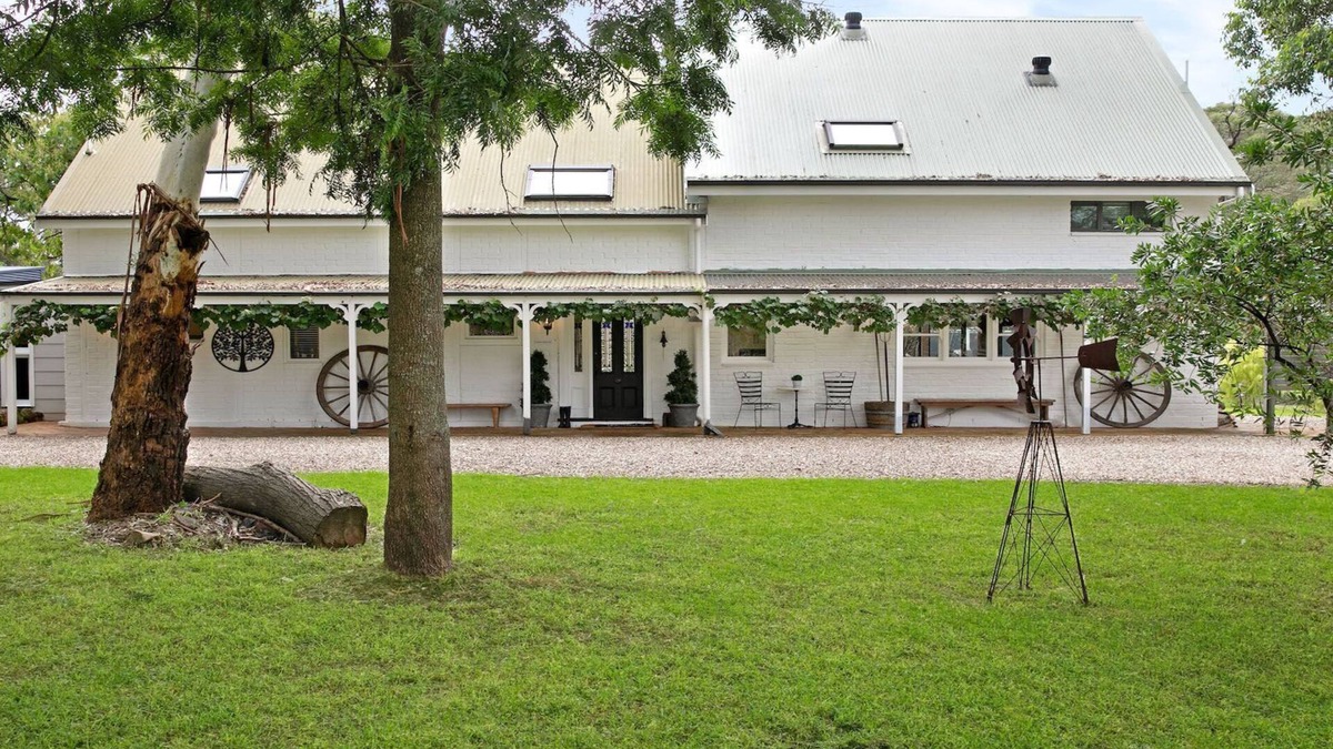 Exeter House | Eden Farm – luxurious farmhouse accommodation with an abundance of space and charm