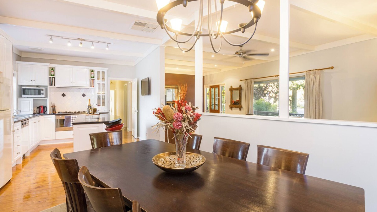 Mildura House | Eden House - beautiful resort style holiday home