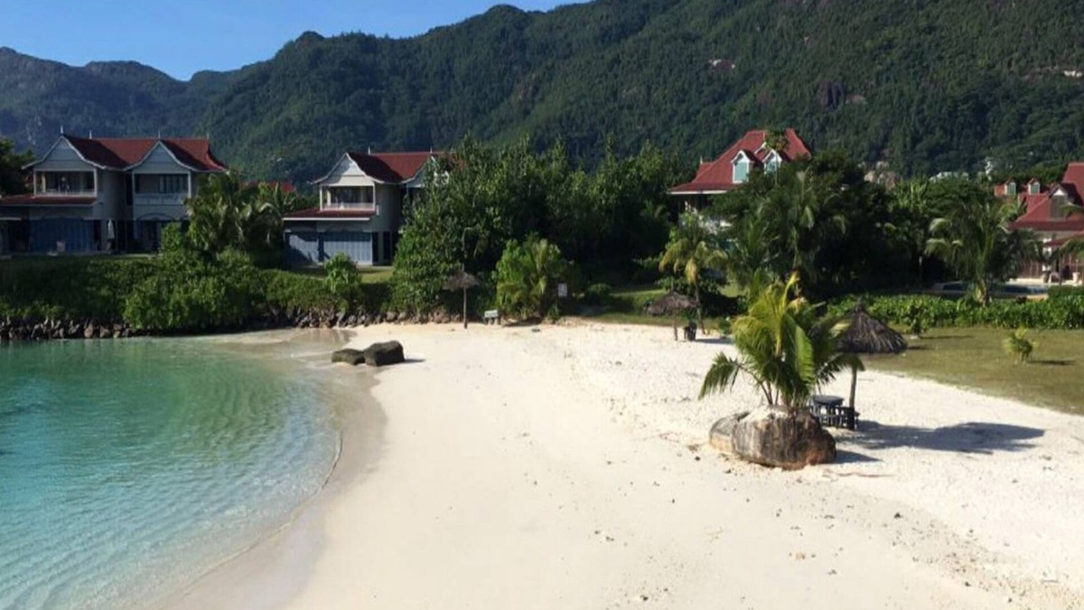 Mahe Island Condo | Eden Island - 3 bedroom en-suite penthouse condo with large veranda near beach