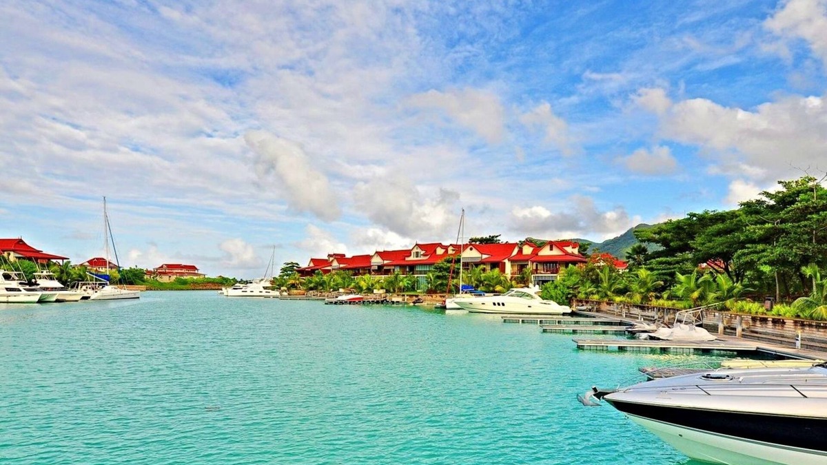 Eden Island Apartment | Eden Island, Beach front, Luxury, 3 Bed Ensuite, WiFi
