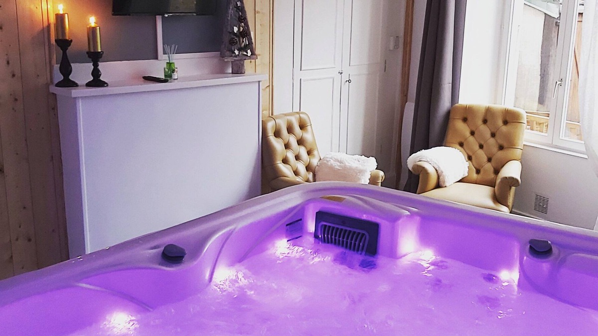 Chaumont House | EDEN Jacuzzi private suite