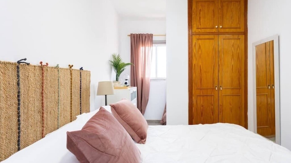 San Isidro Apartment | Eden Rentals 103 Surfy Stylish BedandCoffee Room