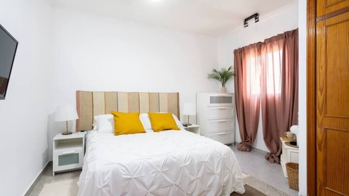 San Isidro Apartment | Eden Rentals 105 Surfy Stylish BedandCoffee Room