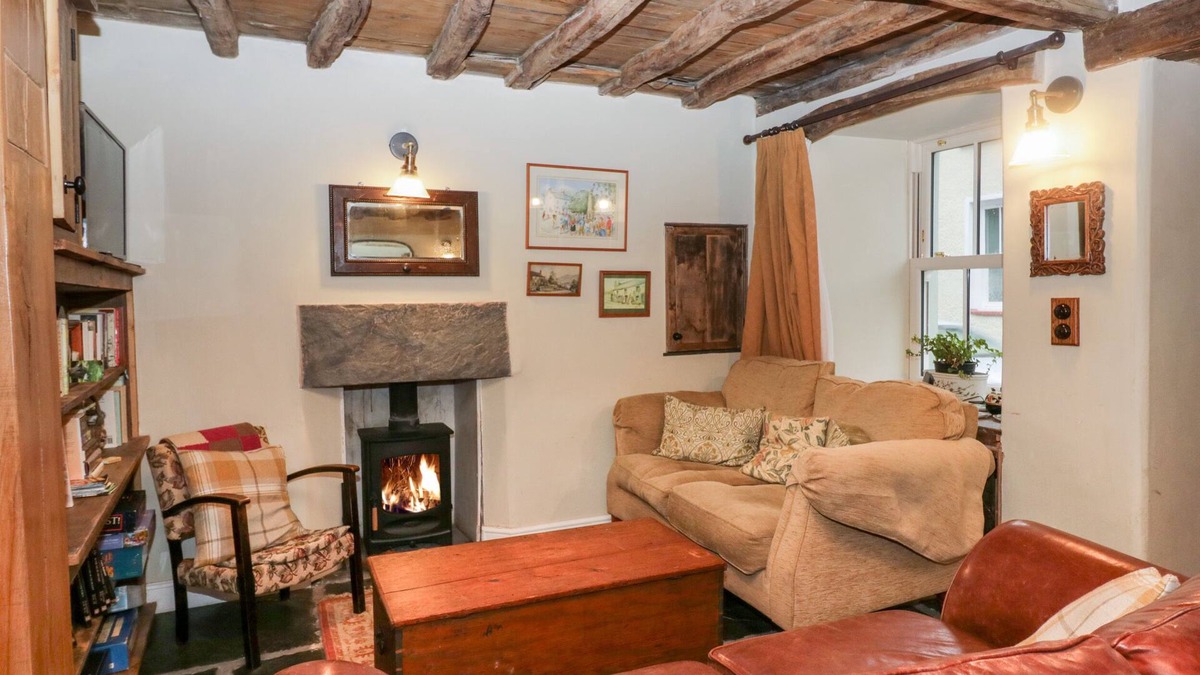 Duddon Valley Cottage | EDEN VALE, pet friendly, with hot tub in Broughton-In-Furness