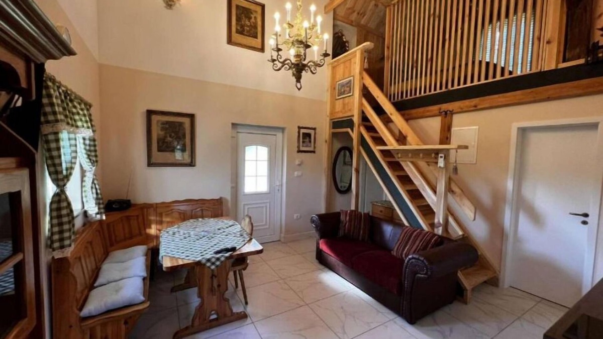 Ivancna Gorica Apartment | Edenski vrt Three-Bedroom Holiday Home