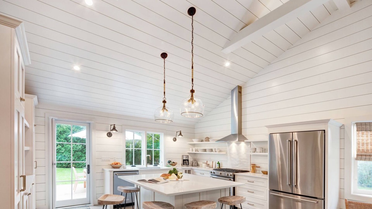 Katama House | Edgartown Bright & Beachy Summer Cottage