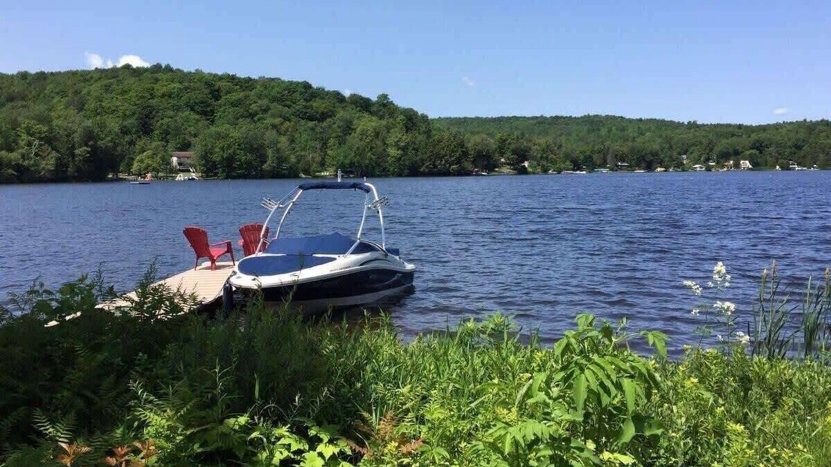 Stanstead Township Ski Chalet | Edge of Lake Lac Lovering - Spa - Leïlo
