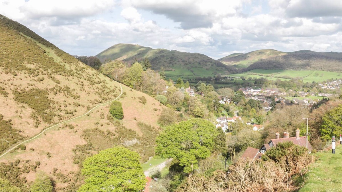 Acton Scott House | EDGE VIEW, family friendly, with open fire in Church Stretton
