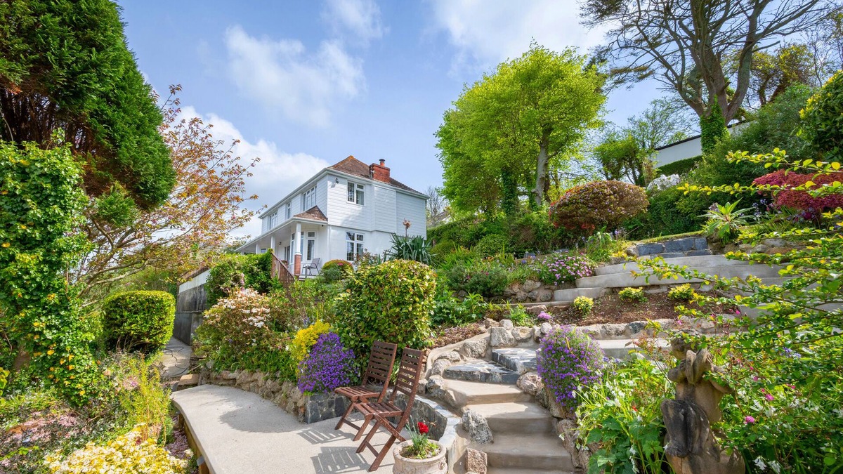 Pentewan House | Edgehill - Four Bedroom House, Sleeps 7