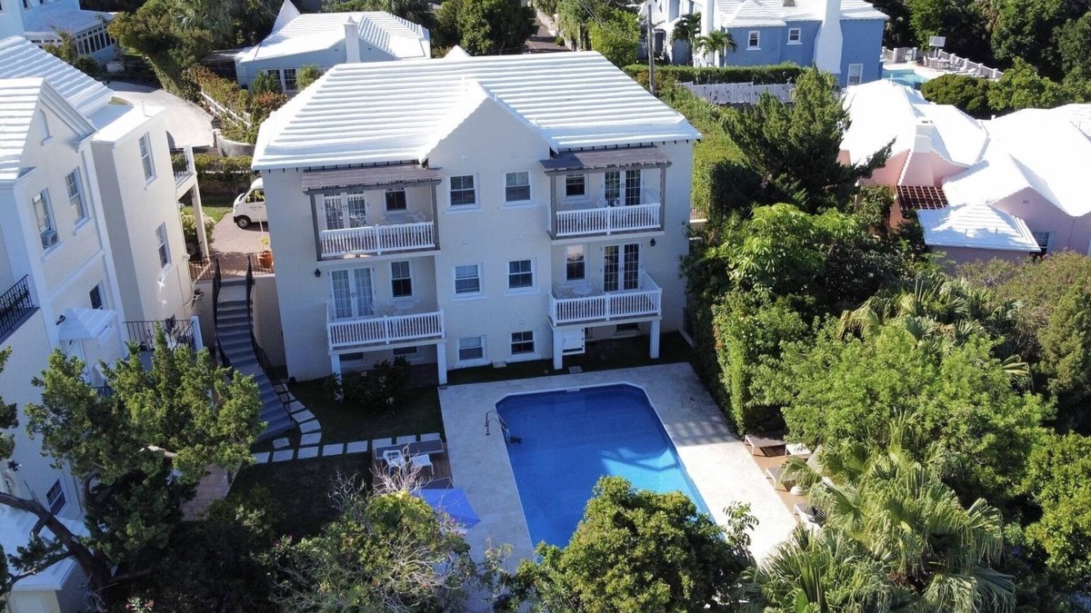 Pembroke House | Edgehill Manor Guest House