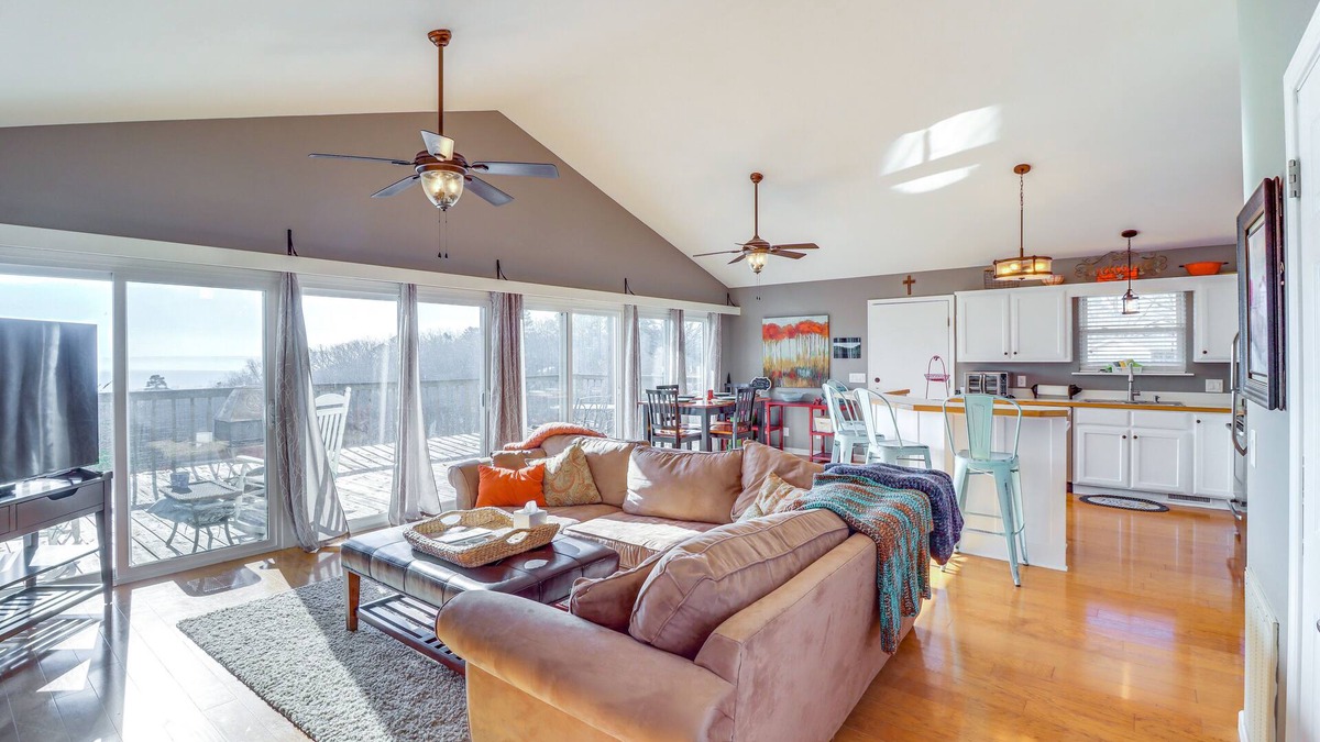 Edgemont House | Edgemont Home w/Deck & BBQ Grill: 2 Mi to Lake!