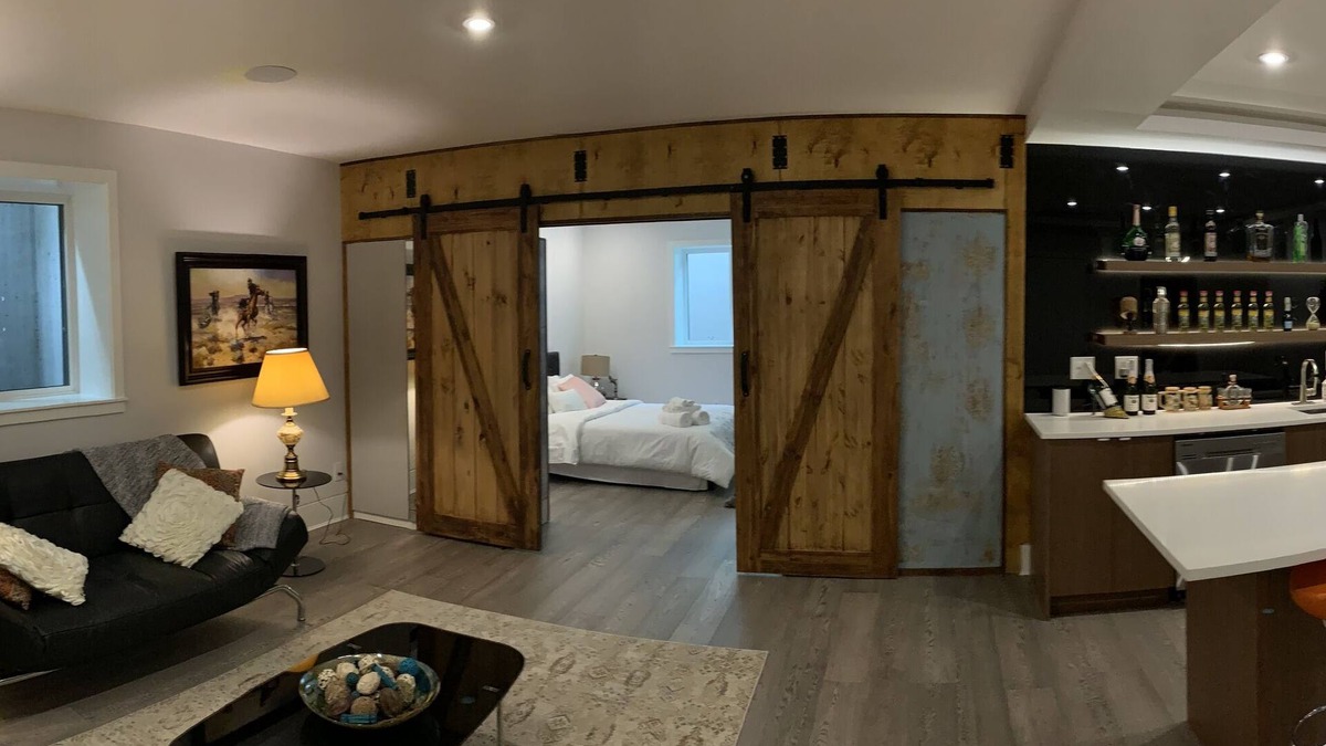 Edgemont Villa | Edgemont Jewel in the heart of Edgemont Village - Perfect destination.