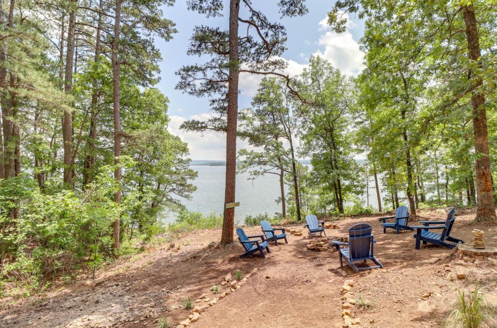 Edgemont House | Edgemont Waterfront Cabin Rental with Beach Access!
