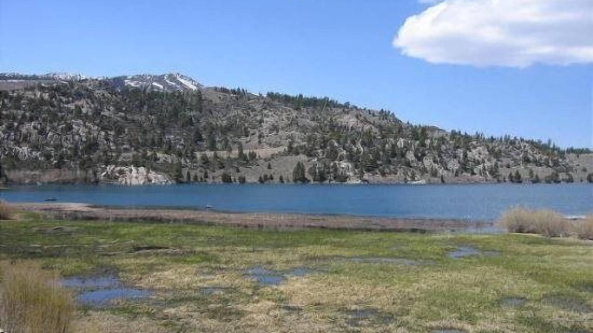 June Lake Condo | Edgewater #8, upgraded unit w/beautiful views of June Lake