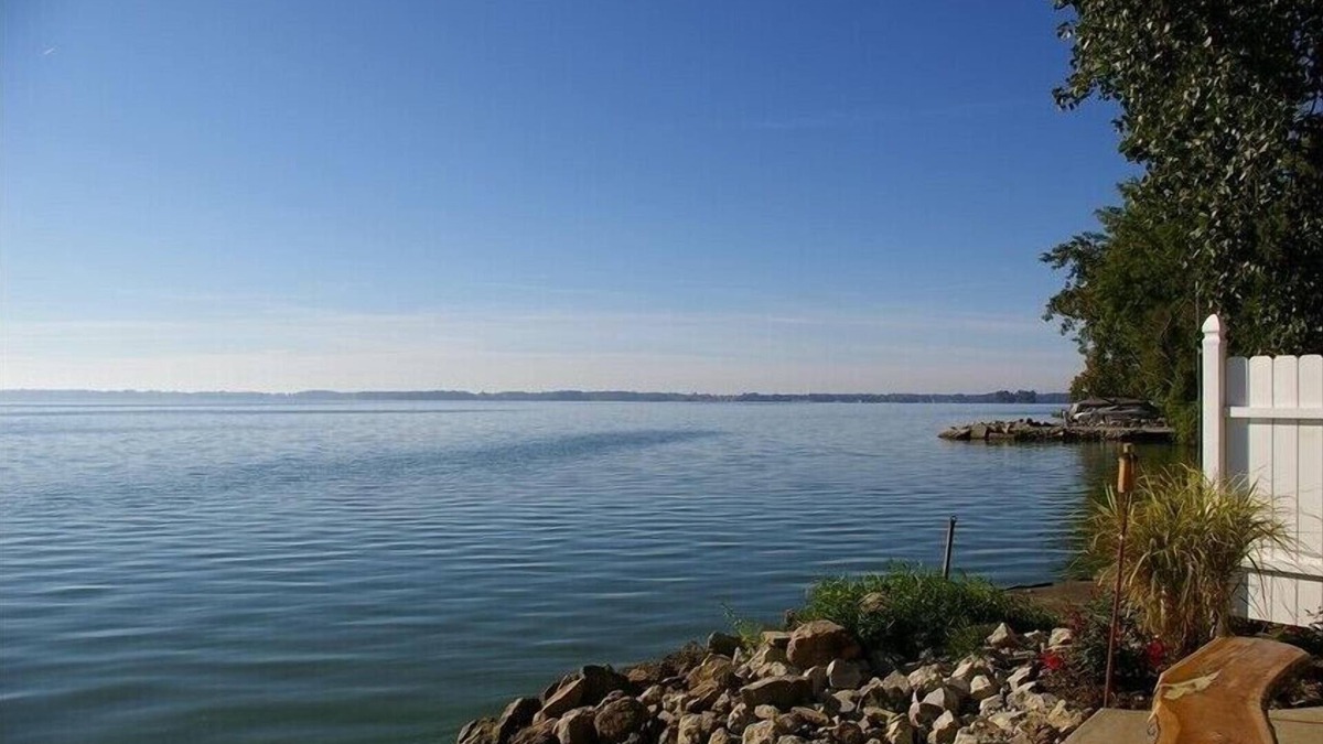 Celina Cottage | Edgewater Cottage - Private Lakefront Getaway