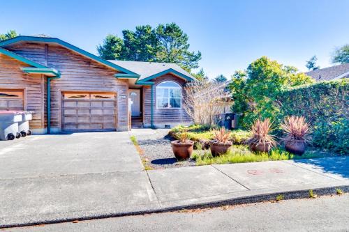 Seaside House | Edgewood Escape