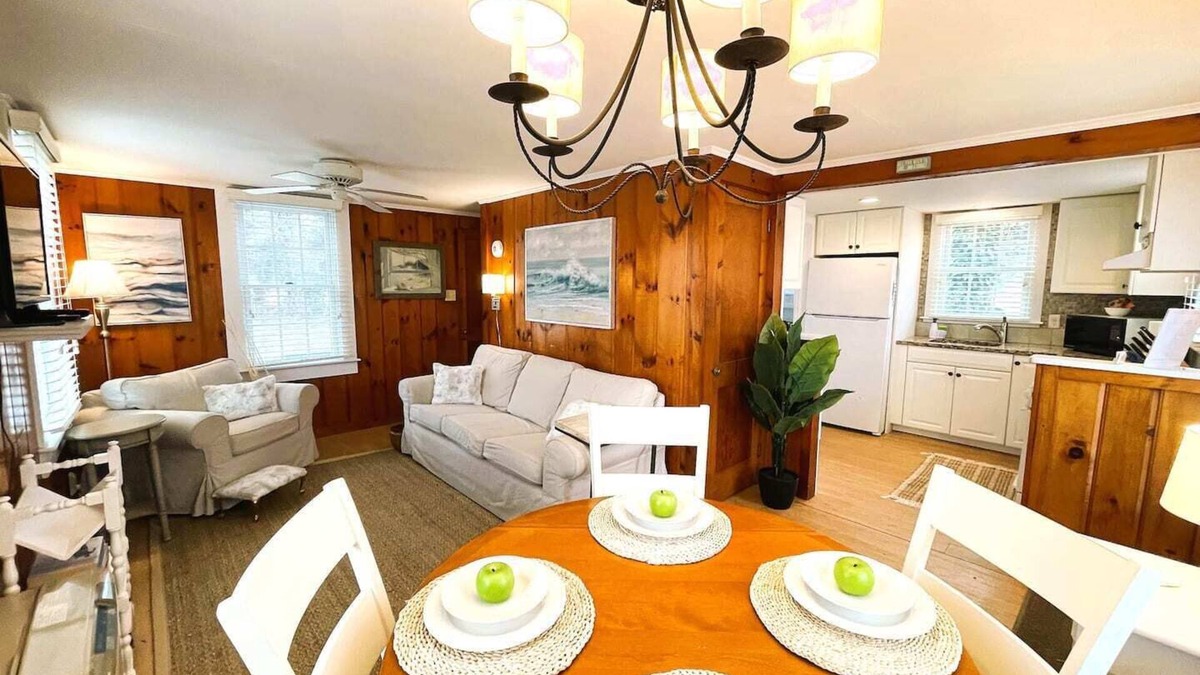 North Eastham Cottage | Edgewood on Campground Beach/Steps to the Sand