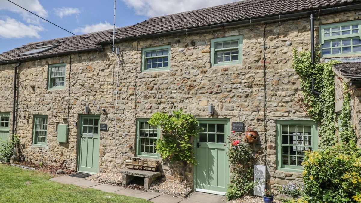 Bedale Cottage | EDMUNDS COTTAGE, pet friendly, character holiday cottage in Bedale
