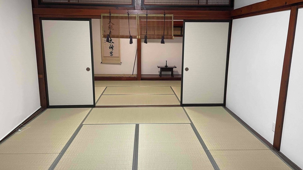 Fujimi House | Edo Period retreat, over 150 years old, thatched-roof old minka house limited to one pair per day