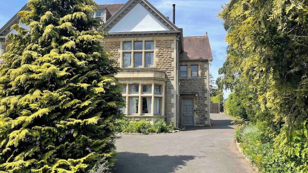 Frome House | Edwardian Town House - Garden & Cinema