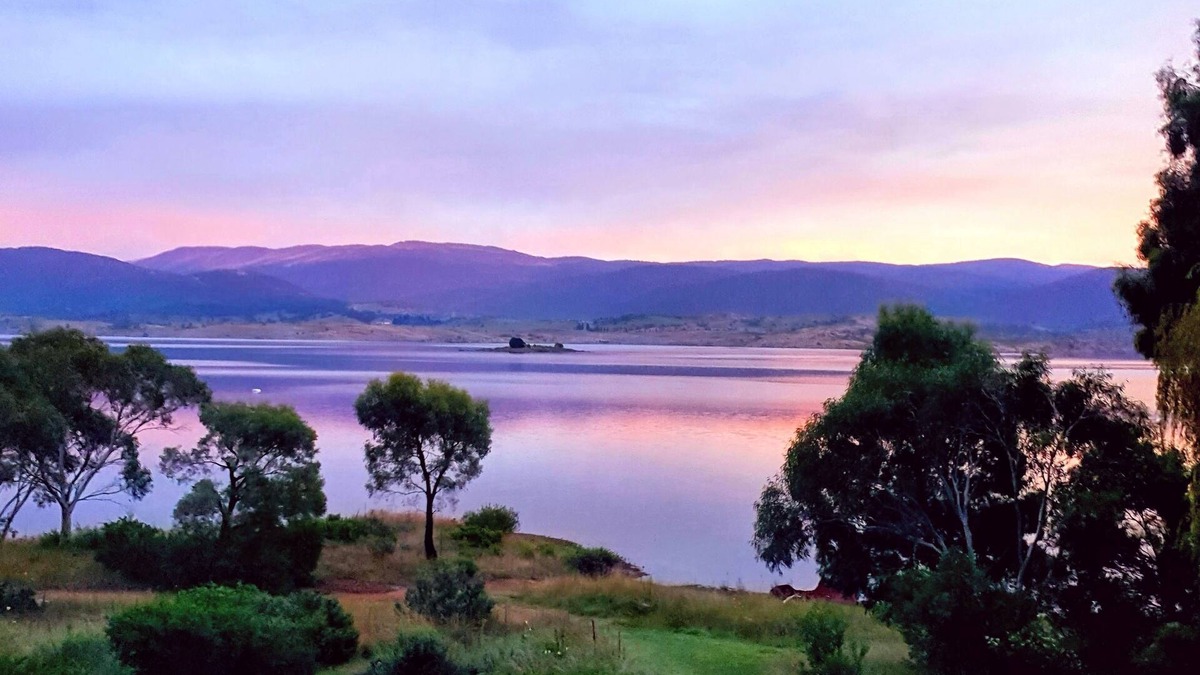 East Jindabyne House | Edzell - Waterfront Luxury on Lake Jindabyne in the Australian Snowy Mountains