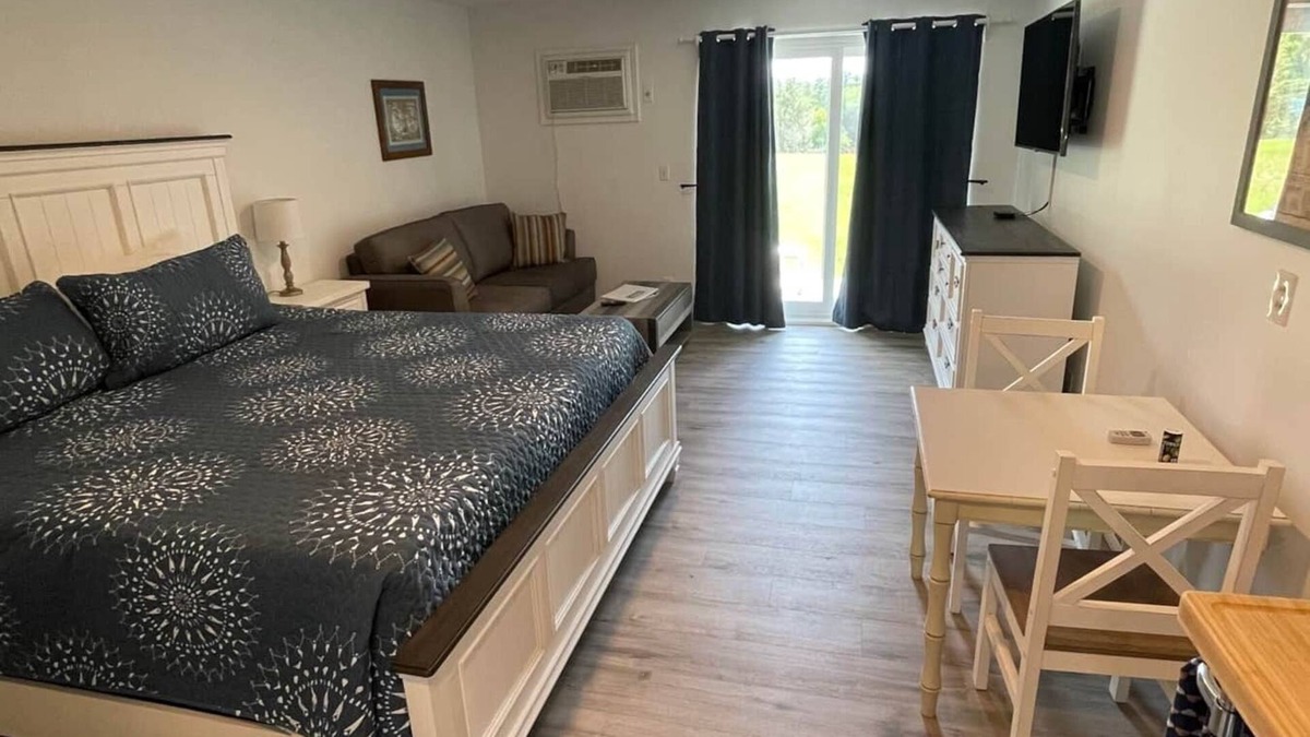 Wolfeboro Apartment | Efficiency 2-Piping Rock Resort