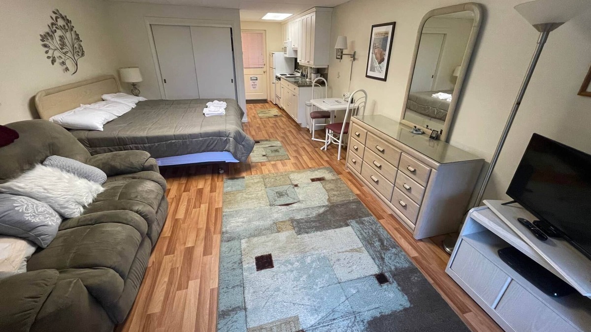 Wolfeboro Apartment | Efficiency 3-Piping Rock Resort