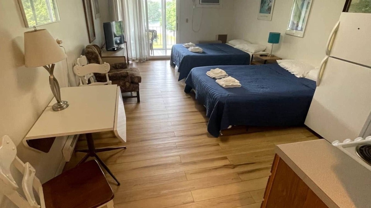 Wolfeboro Apartment | Efficiency 5-Piping Rock Resort